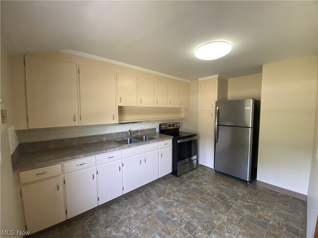 Building Photo - 32320 Bainbridge Rd