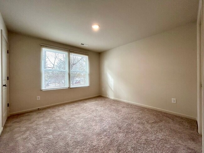 Building Photo - 137 Villa Ln