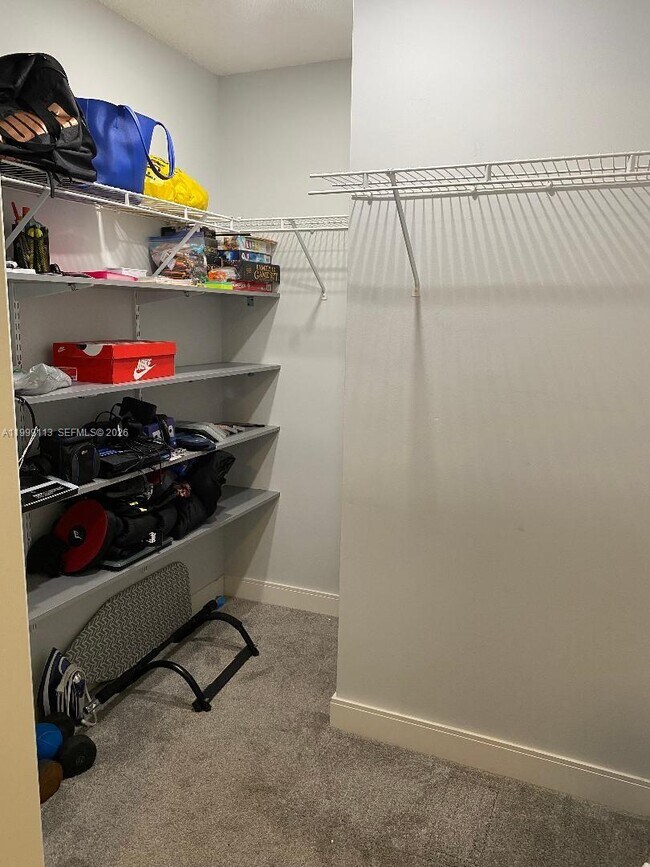 Building Photo - 7690 S Southwood Cir