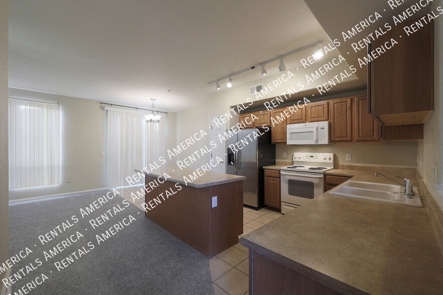 Building Photo - 18250 N Cave Creek Rd