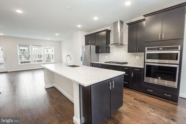 Building Photo - 2056 Alder Ln