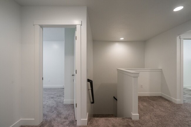 Building Photo - Desert Canyons End Unit – 4-Bedroom, 2.5-B...
