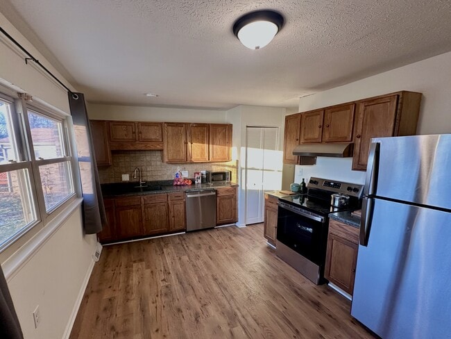 Building Photo - 315 Coombs Dr