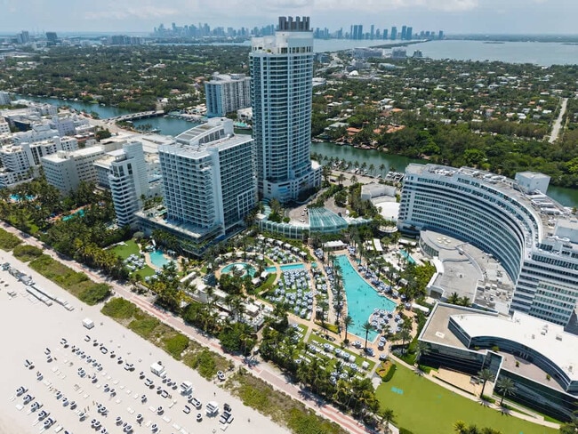 Building Photo - 4401 Collins Ave