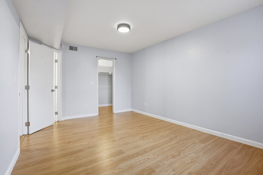 Building Photo - 8327 S Upham Way