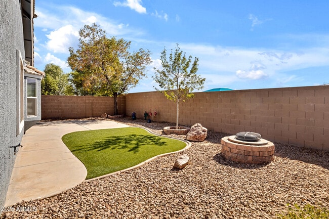 Building Photo - 4374 S Mariposa Dr