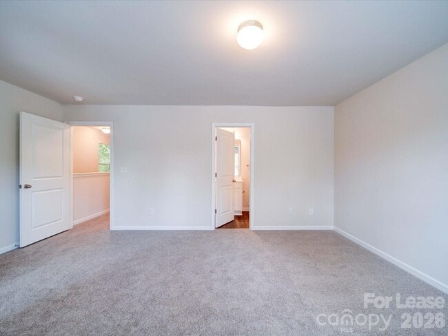 Building Photo - 916 S Battleground Ave