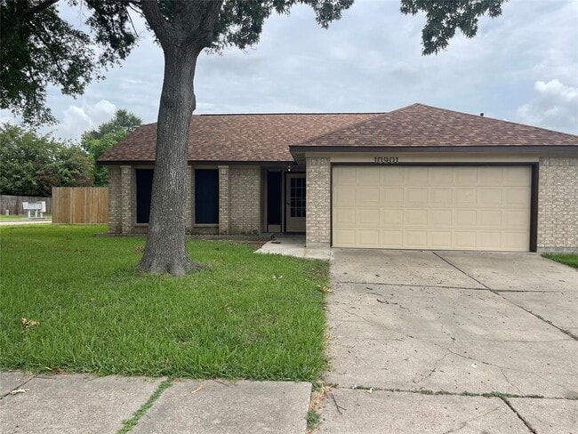 Primary Photo - 10901 W Dogwood Dr