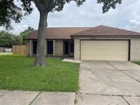 Building Photo - 10901 W Dogwood Dr