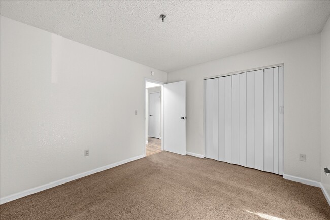 Building Photo - 2105 N Keebler Ave