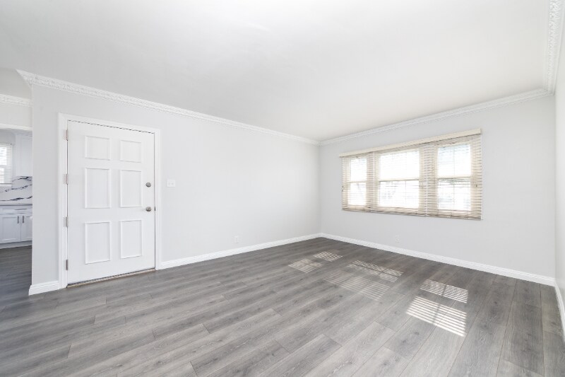 Building Photo - 2145 W 104th St