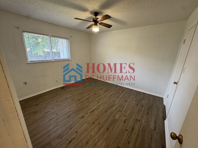 Building Photo - Two Bedroom Duplex | Eastside