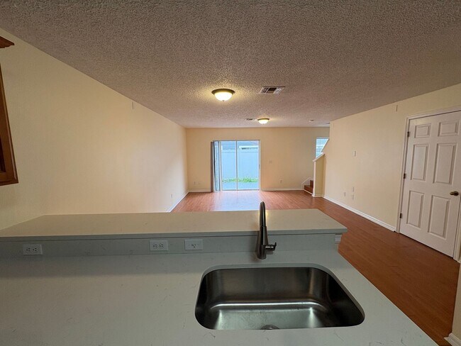 Building Photo - 13168 Lexington Summit St