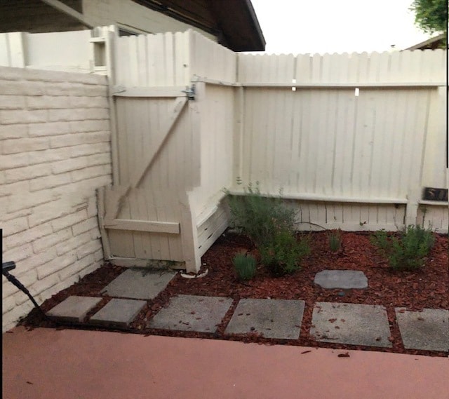 Private patio - 5104 Lakeview Ave
