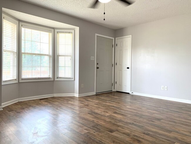 Building Photo - 1013 Mile High Dr