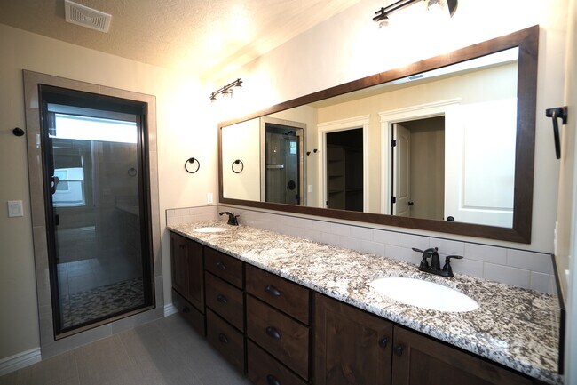 Building Photo - 38 E Ranch Dr