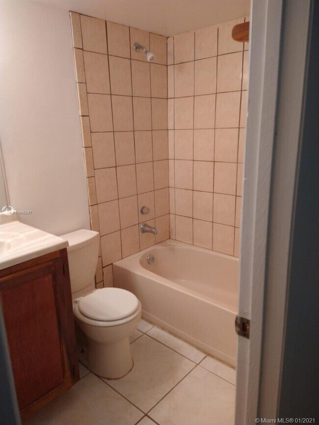 Building Photo - 2641 Riverside Dr