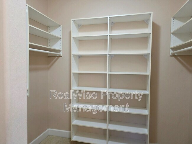Building Photo - 2423 NW Awbrey Rd