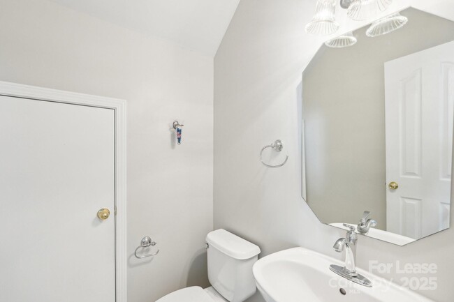 Building Photo - 14417 Laurel Tree Ln