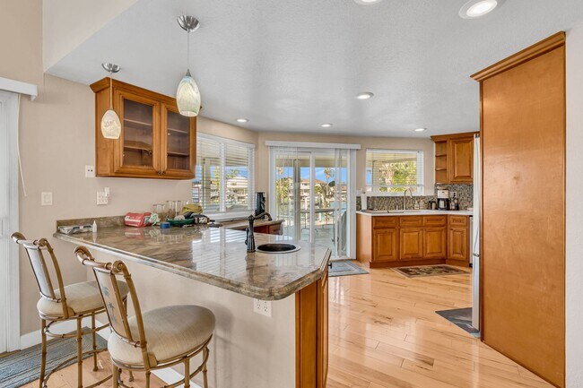 Building Photo - INCREDIBLE LOCATION... END OF CUL DE SAC WITH OVER 100 FEET ON WATER... MARVELOUS DOCK AND DECK W...