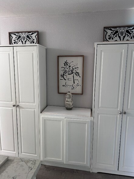 Building Photo - 9312 Dempster Dr