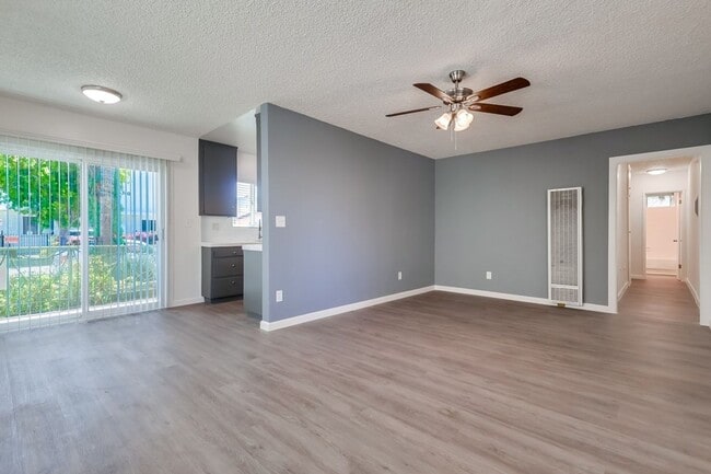 Interior Photo - 6803 Brynhurst Ave