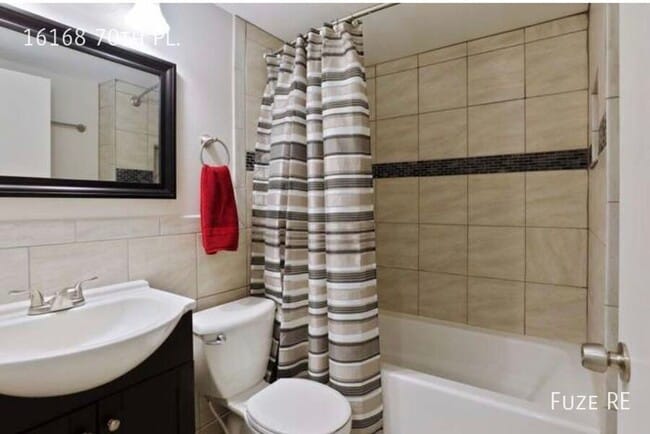 Building Photo - 16168 70th Pl N