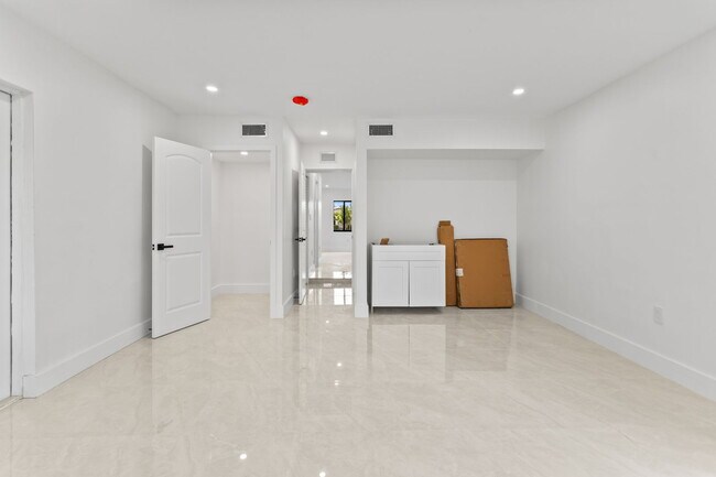 Building Photo - 15920 NW 17th Ave