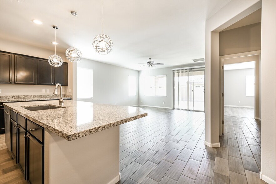 Building Photo - 12125 W Remuda Dr