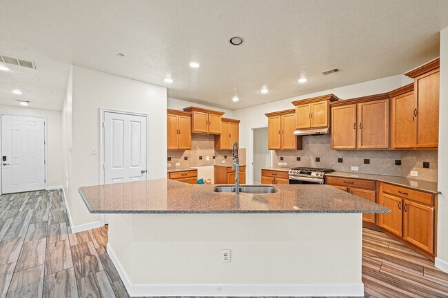 Building Photo - 15623 Harris Canyon Ln