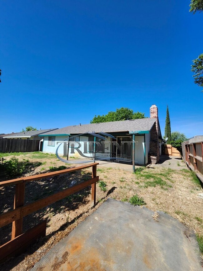 Building Photo - 3 bedroom, 2 bath house