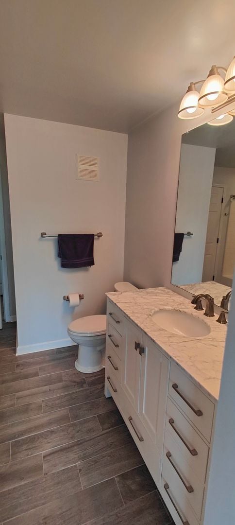 Building Photo - Rent special! 1 BR/ 1 BA Fabulous Two-Level Condo in Bristol Village Available Now!