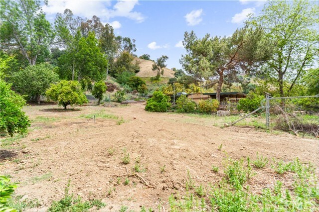 Building Photo - 2128 Valle Dr