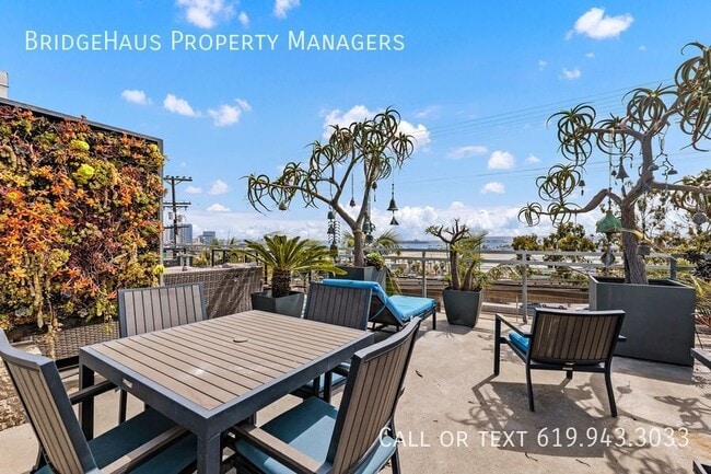 Building Photo - 3033 India St