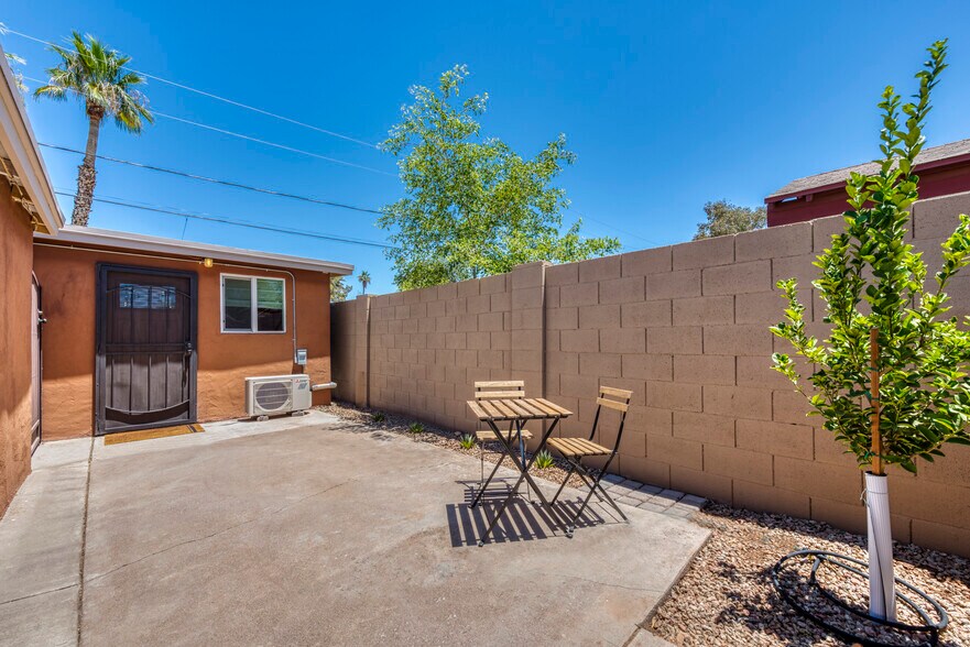 Building Photo - 1306 E Granada Rd