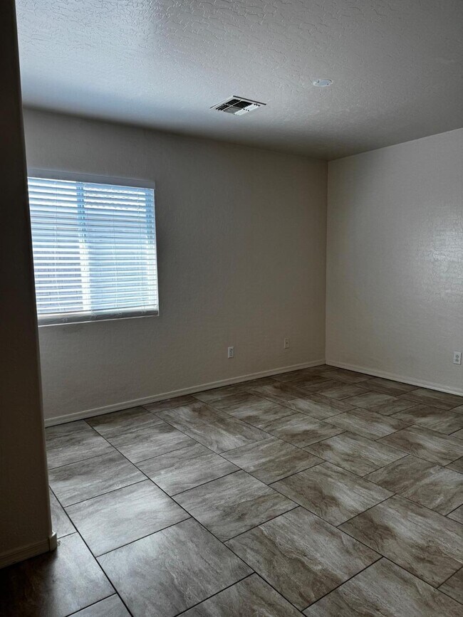 Building Photo - 14613 N 154th Ave