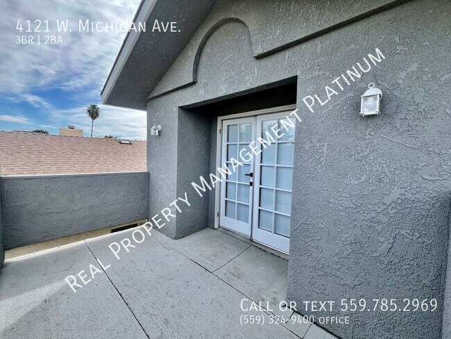 Building Photo - $2,200 Shields & Brawley, 3 Bedroom 2 Bath...