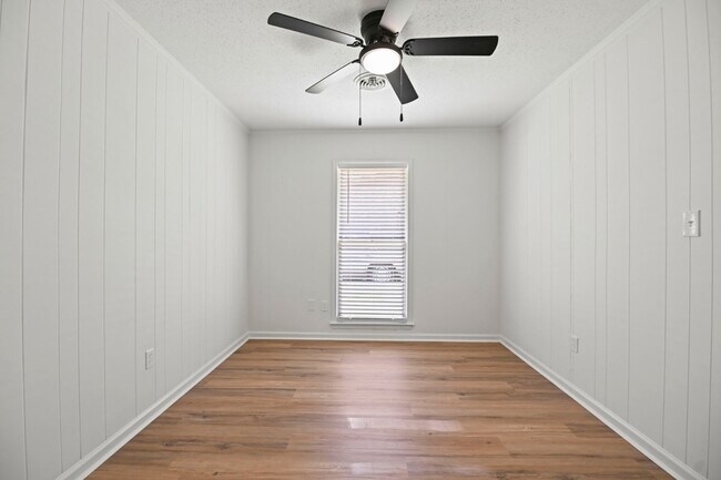 Building Photo - 2117 Semmes Dr