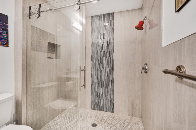 Building Photo - 365 SE 6th Ave