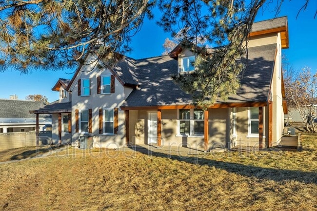 Building Photo - 741 E Center St