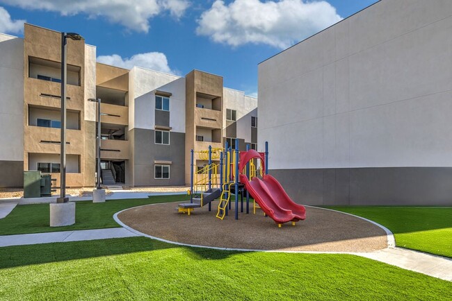 Building Photo - Landing 36