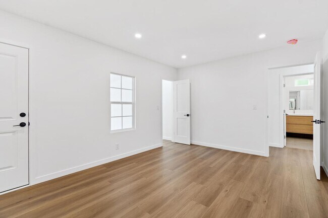 Building Photo - BEAUTIFUL CORNER HOUSE IN THE HEART OF VAL...