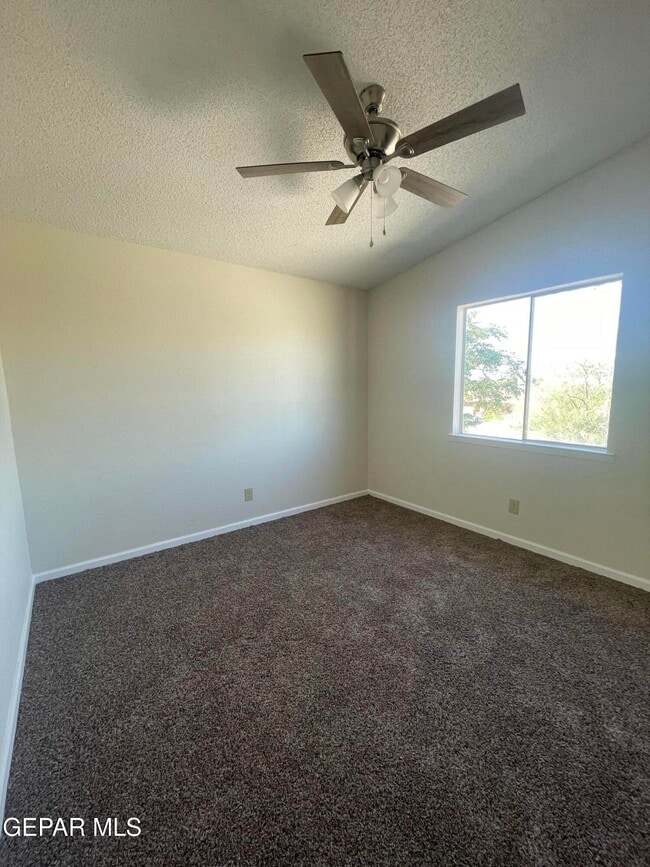 Building Photo - 864 Barandal Dr