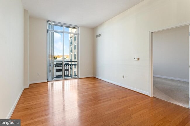 Building Photo - 155 Potomac Passage