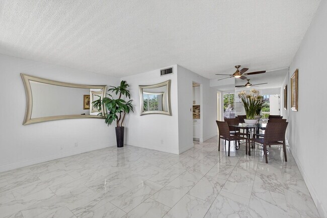 Building Photo - 1131 SE 4th St