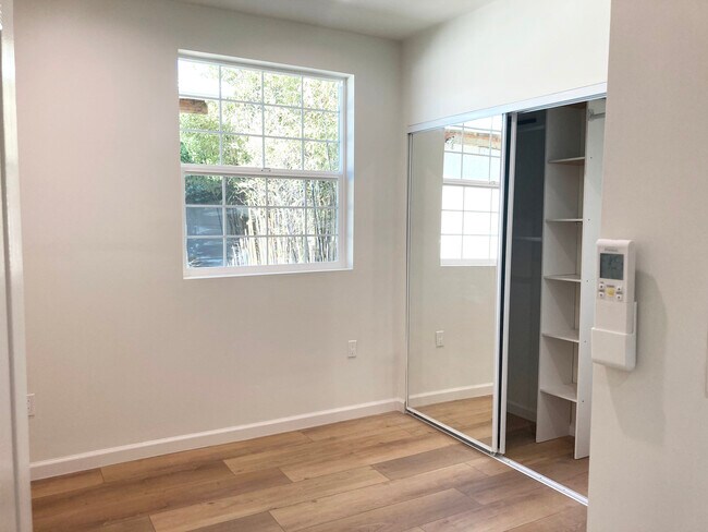 Building Photo - 3332 Thorpe Ave