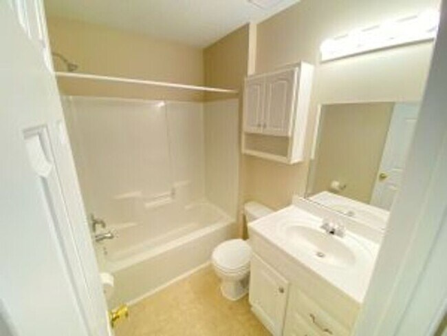 Building Photo - 164 W Hampton St