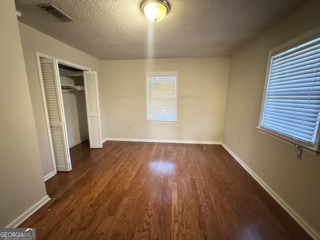 Building Photo - 107 Belair Dr