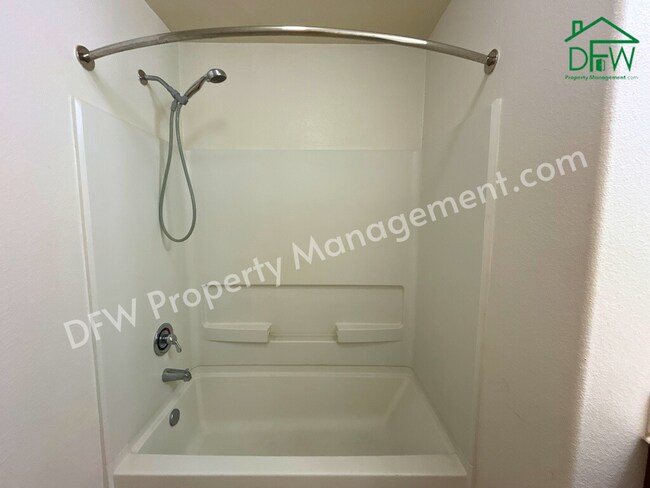 Building Photo - 10009 Iron Ridge Dr