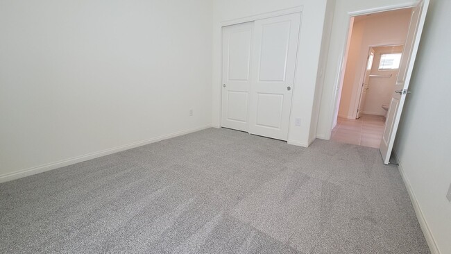 Building Photo - 5-Bed, 3-Bath Home in Spectrum Falls